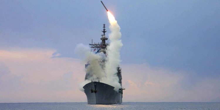 Запуск крилатої ракети Tomahawk.