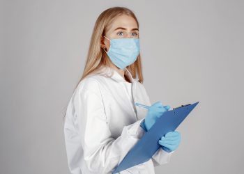 Медпрацівник.