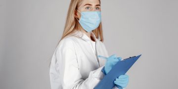 Медпрацівник.