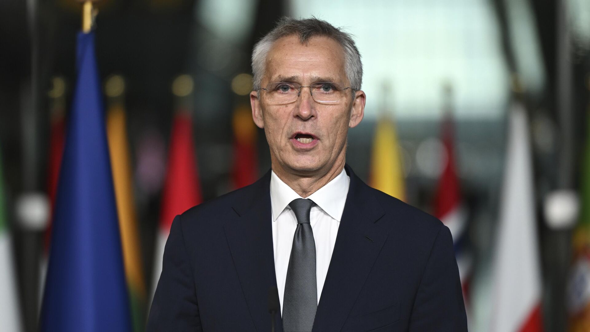 Столтенберг.