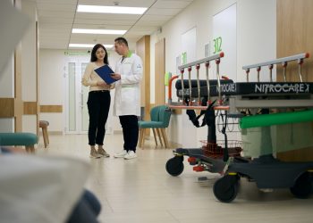 Олів’є, шампанське і… панкреатит? Як пережити застілля і не потрапити до лікарні