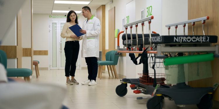 Олів’є, шампанське і… панкреатит? Як пережити застілля і не потрапити до лікарні