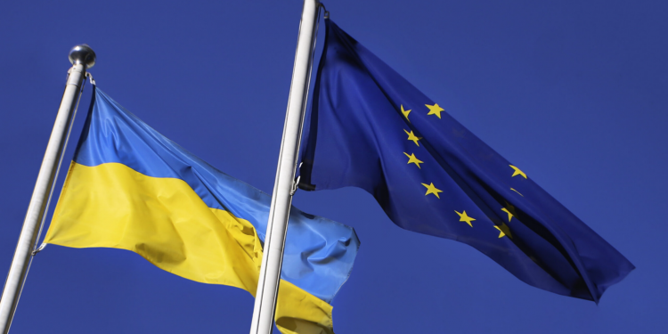 ЄС та Україна.