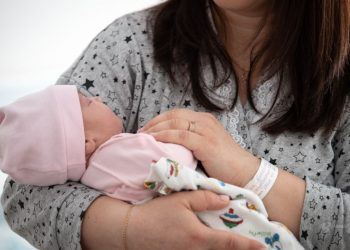 Матір та дитина.