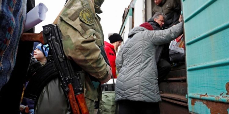 Окупанти депортують українців