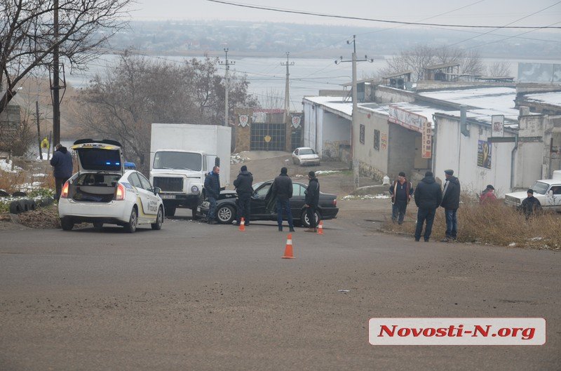 Водителю BMW оторвало ухо: в Николаеве столкнулись два автомобиля (ФОТО)