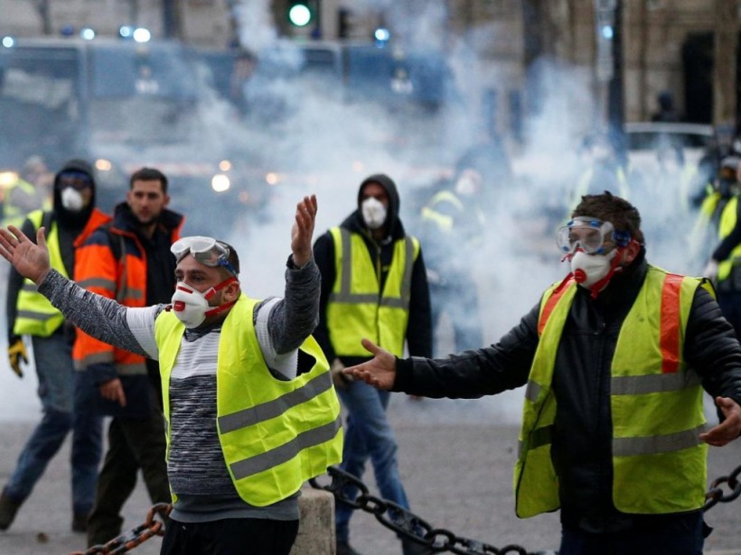 Протест «желтых жилетов»: В Брюсселе митингующие сцепились с полицией, более 100 задержанных (ФОТО)
