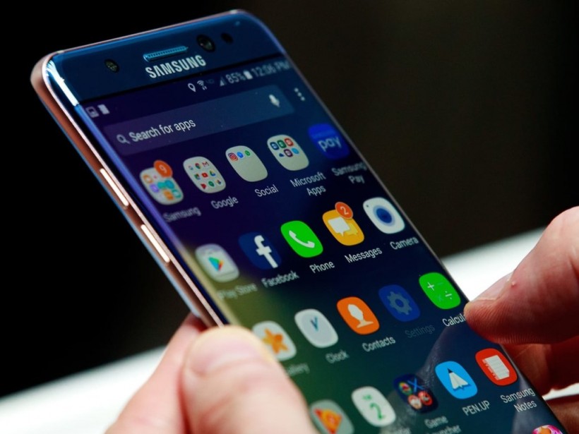 Владельцы Samsung не могут удалить Facebook со своих гаджетов