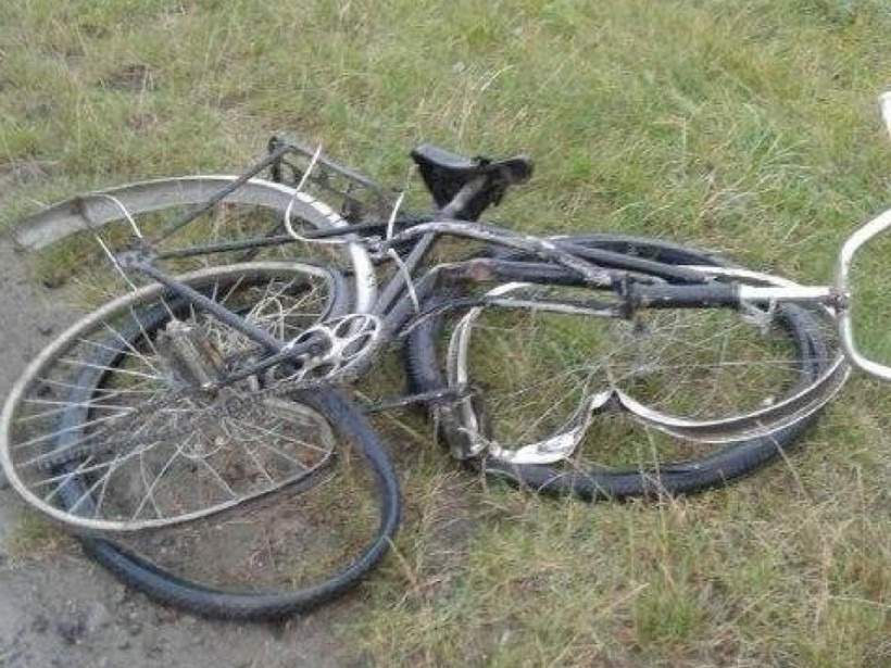 На Буковине произошло смертельное ДТП: водитель насмерть сбил велосипедиста и скрылся (ФОТО)