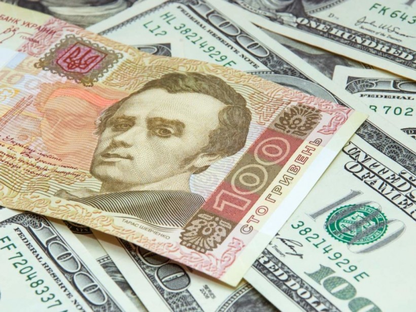 НБУ установил официальный курс на уровне 27,43 гривны за доллар