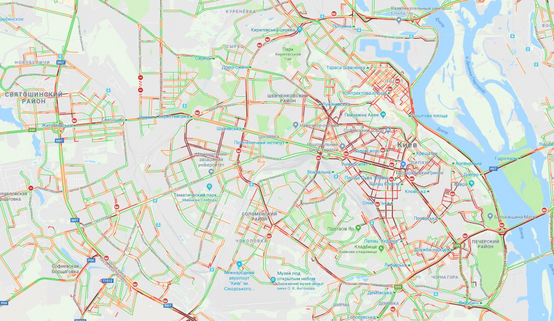 В Киеве образовались многочисленные пробки на дорогах (КАРТА)