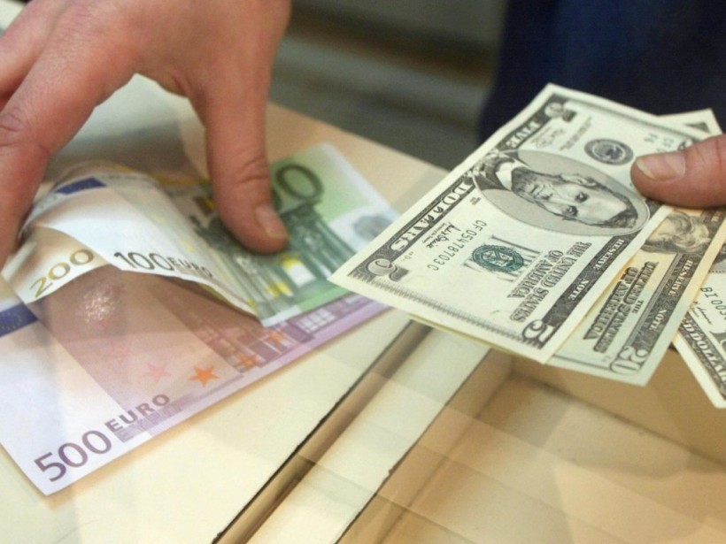 НБУ установил официальный курс на уровне 27,45 гривны за доллар