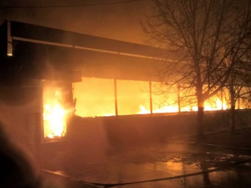 В Николаевское области дотла сгорел продуктовый магазин (ФОТО, ВИДЕО)