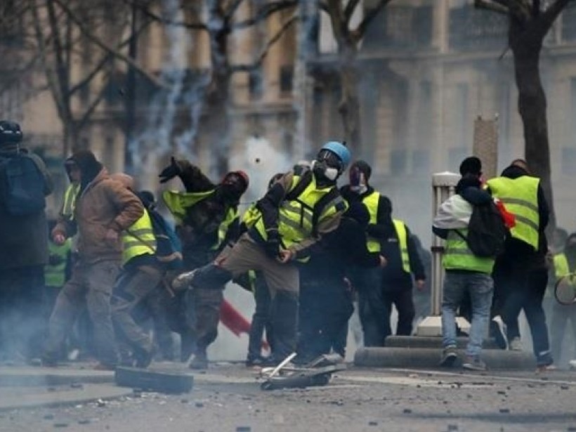 В ходе протестов «желтых жилетов» пострадали почти три тысячи человек 