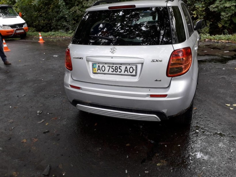 На Закарпатье пьяный экс-руководитель милиции разбил два автомобиля (ФОТО)