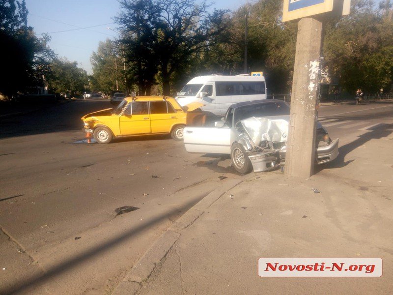В Николаеве BMW после столкновения с «ВАЗом» врезался в столб, есть пострадавшие (ФОТО)  