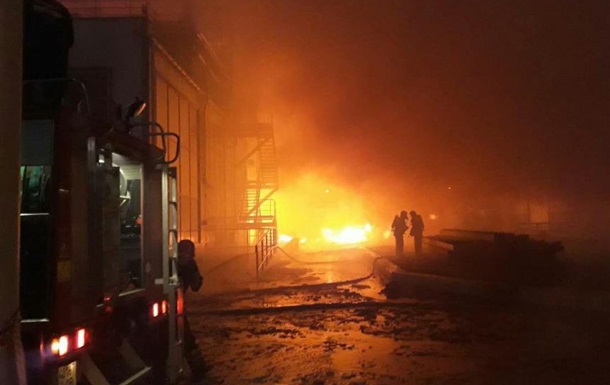 Масштабный пожар под Одессой: загорелся маслозавод, персонал эвакуировали (ФОТО, ВИДЕО)