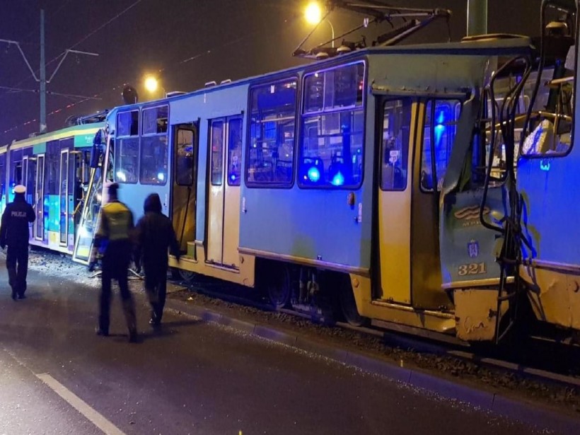 В Польше столкнулись три трамвая, 14 человек травмированы (ФОТО)