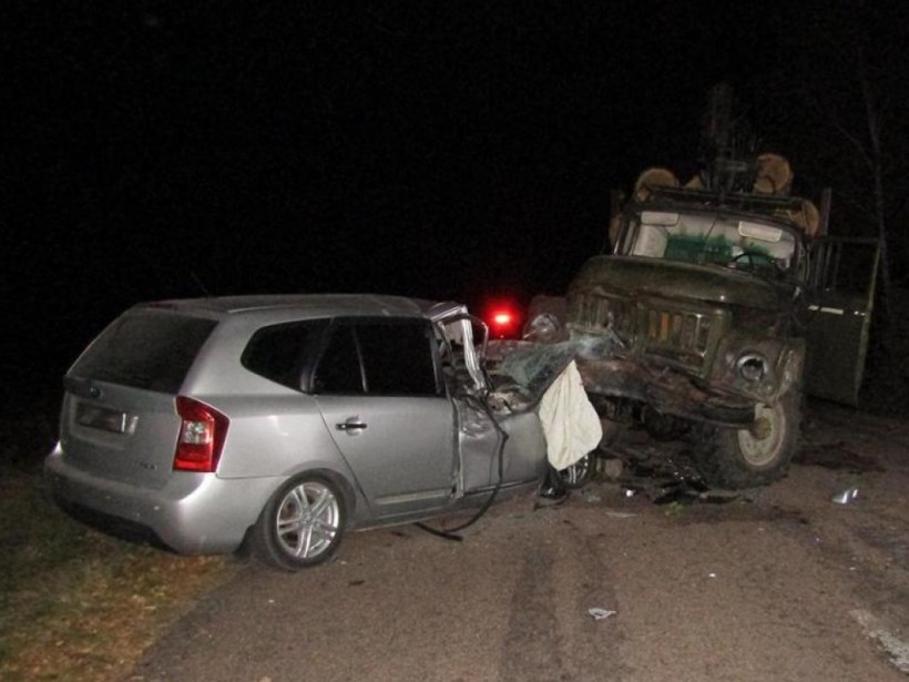 При столкновении двух автомобилей под Житомиром погибла 27-летняя женщина